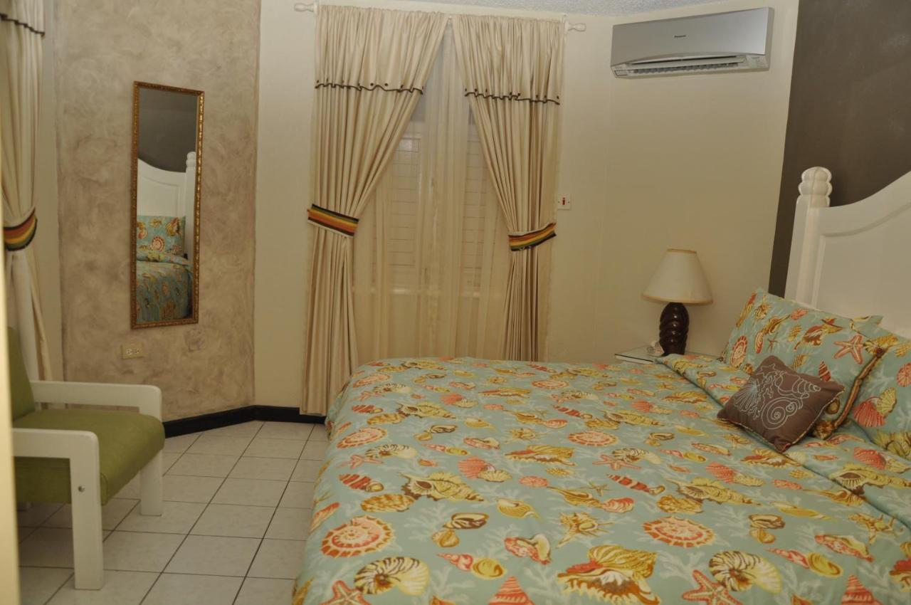 Marchabell By The Sea E22 Apartment Ocho Rios Phòng bức ảnh