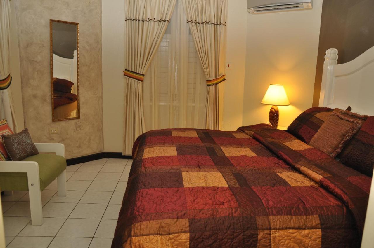Marchabell By The Sea E22 Apartment Ocho Rios Phòng bức ảnh